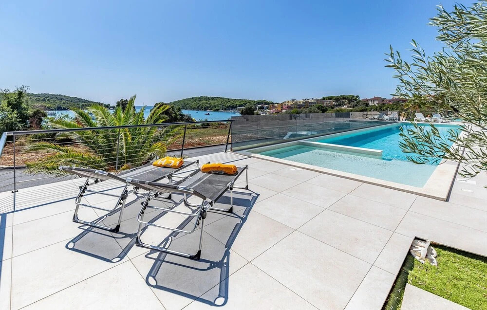 Nice Apartment in Banjole With Outdoor Swimming Pool, Wifi and 2 Bedrooms