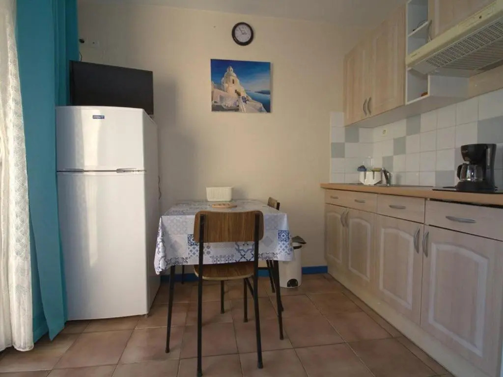 Appartement Balaruc-les-Bains, 1 pièce, 2 personnes - FR-1-553-77