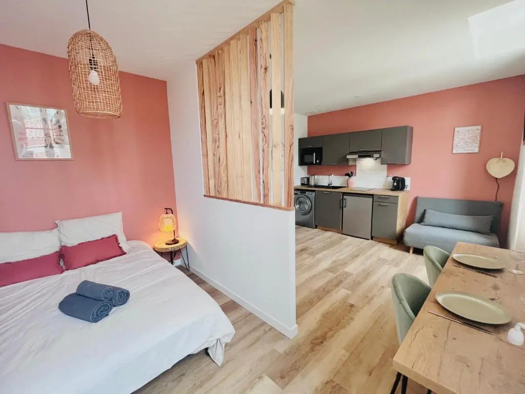 LE QUAI 3 - Studio neuf LUMINEUX CALME - CLIM - WiFi - Gare à 200m