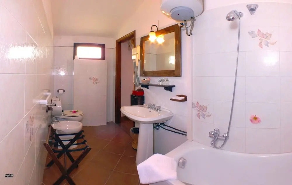 Live the Essence of Tuscany Typical Tuscan Villa for 1218 People