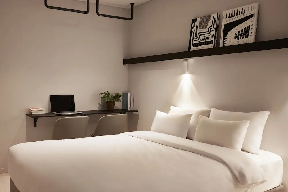The Connoisseur Residence Hotel