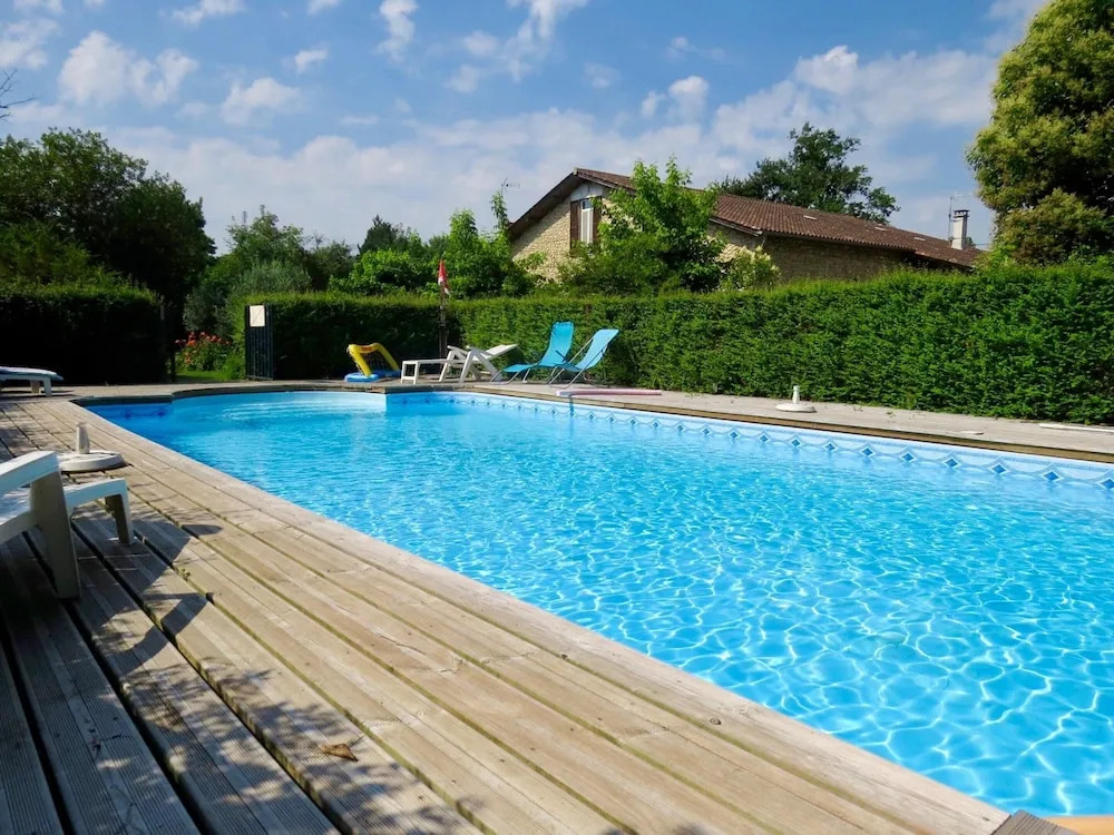 House With 2 Bedrooms in Blaignac, With Pool Access, Furnished Garden