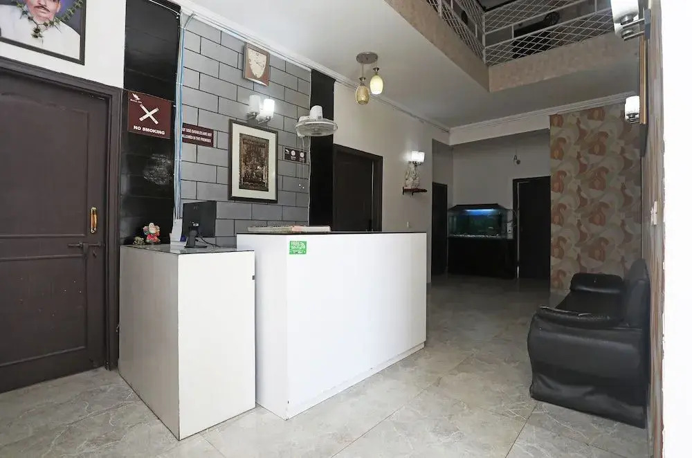 OYO 22270 Sky Inn