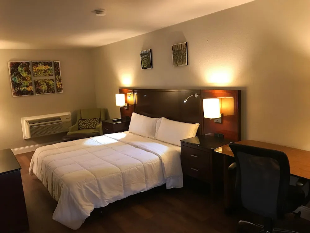 Stratus Suites Boutique Hotel