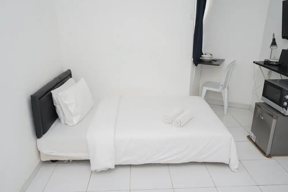 Cozy And Calm Studio No Kitchen Apartment At Aeropolis Residence