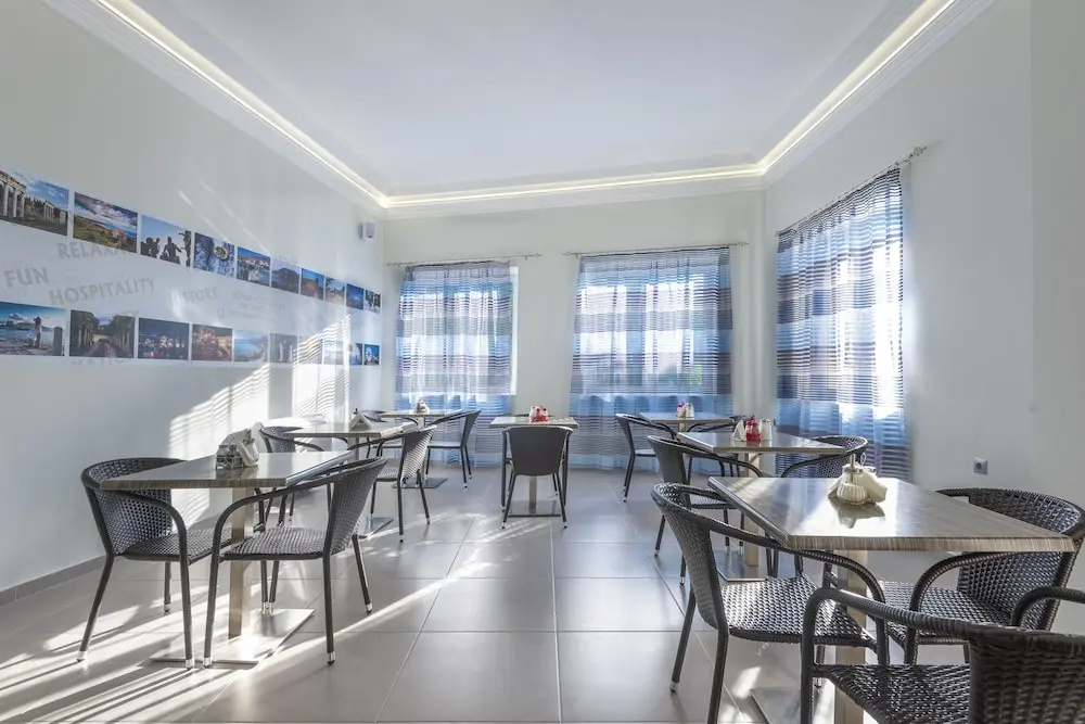 Sonia Hotel & Suites