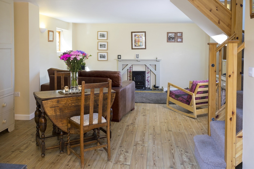 One-bedroom Cottage in Llangollen, No Deposit