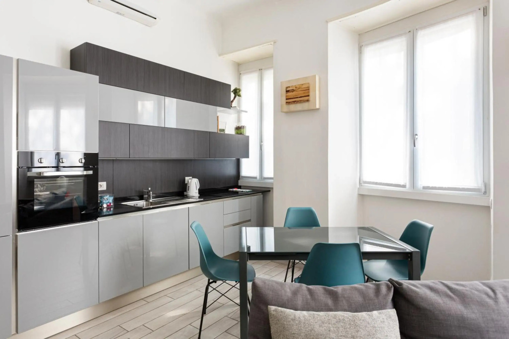 Wide and Bright Apartment next to metro station - Pacini