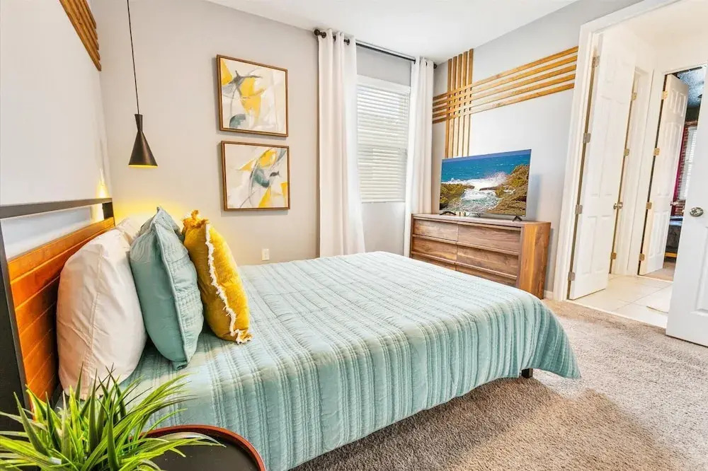 Spacious 6-bedroom Home With Private Pool & Spa in Solara Resort Just 7 Miles to Disney!