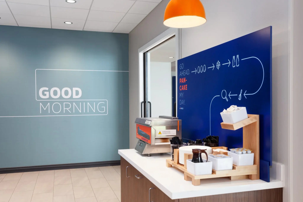 Holiday Inn Express & Suites Reedsburg - Dells Area by IHG