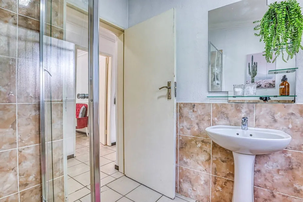 The Cottage-1 Bed-pool-bbq-fibre-solar-samrand
