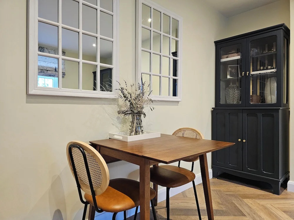 Spacious & Renovated 1-bed Garden Flat in London