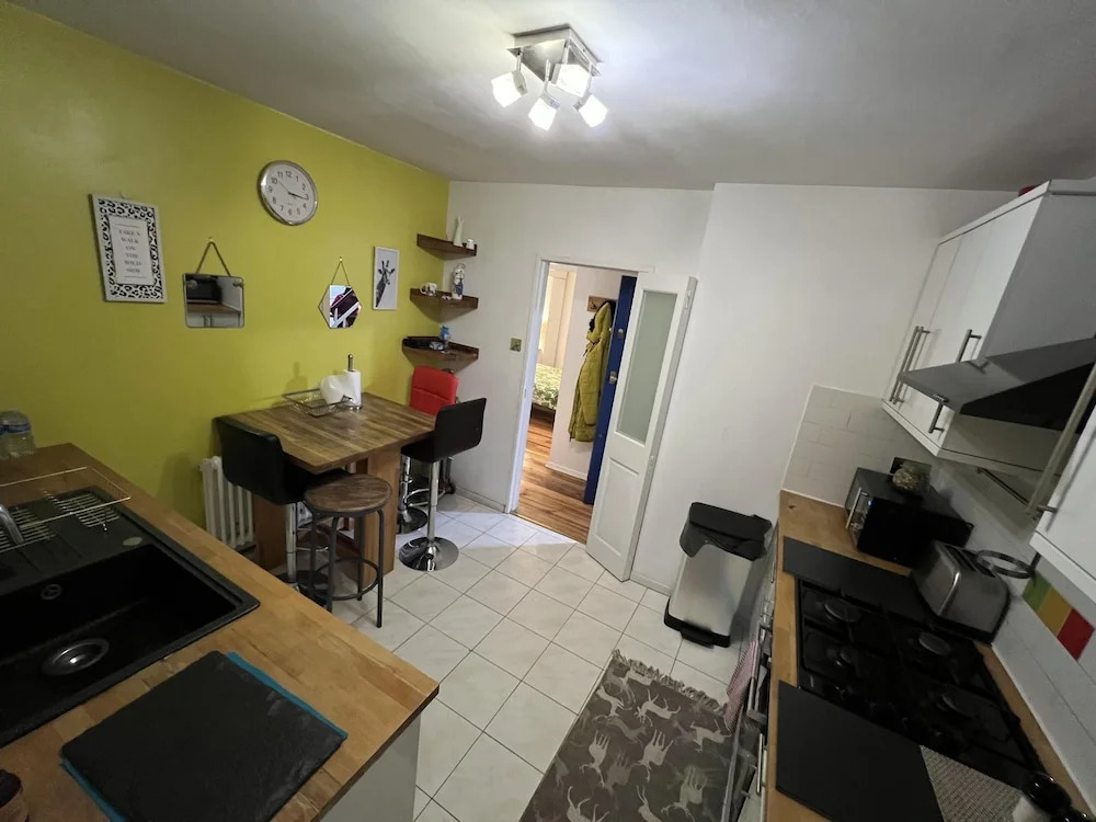 Specious 2 x Double Bedroom Flat in London E18