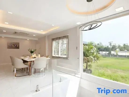 Bangkoks most beautiful modern villa-with massage