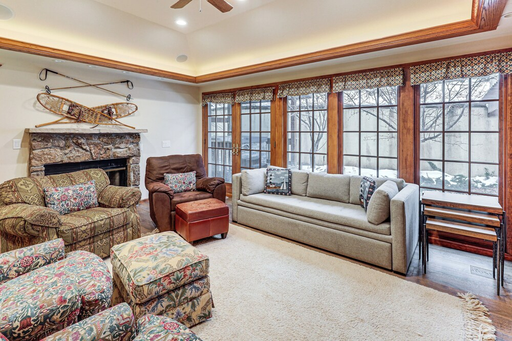 3 Mi to Vail Village: Classic Estate w/ Hot Tub