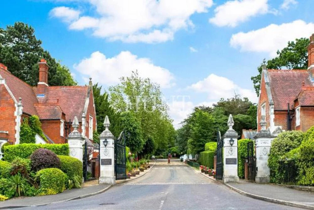 Luxury 3 bed in Gated Community Family or Couples