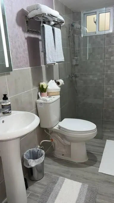 Lovely 3 Bedroom Condo Near Downtown And Foodies