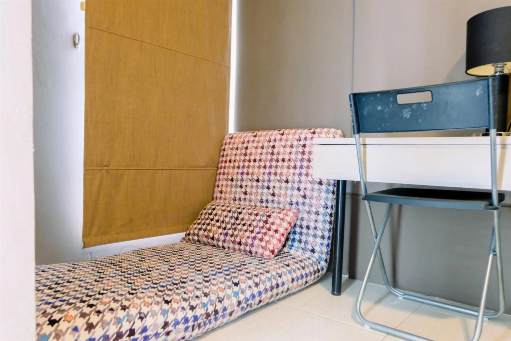 Comfy Studio Apartment @ Skylounge Tamansari By Travelio