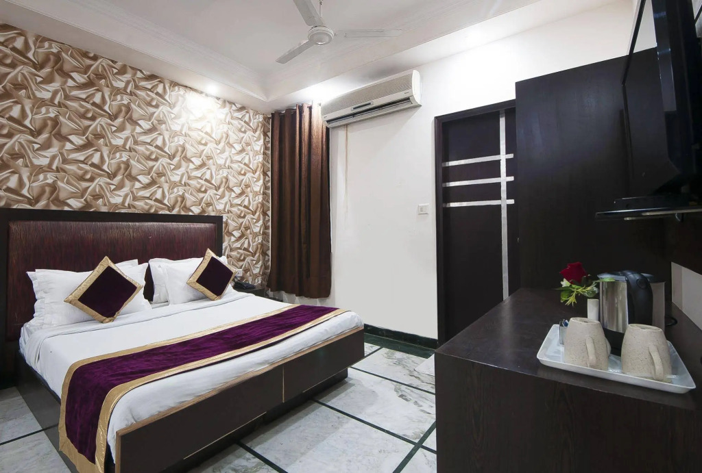 Hotel Apra Inn