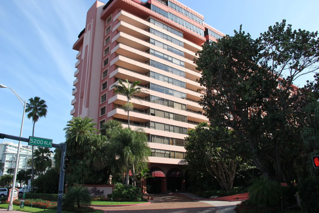 Deluxe Apartments by South Florida Vacations