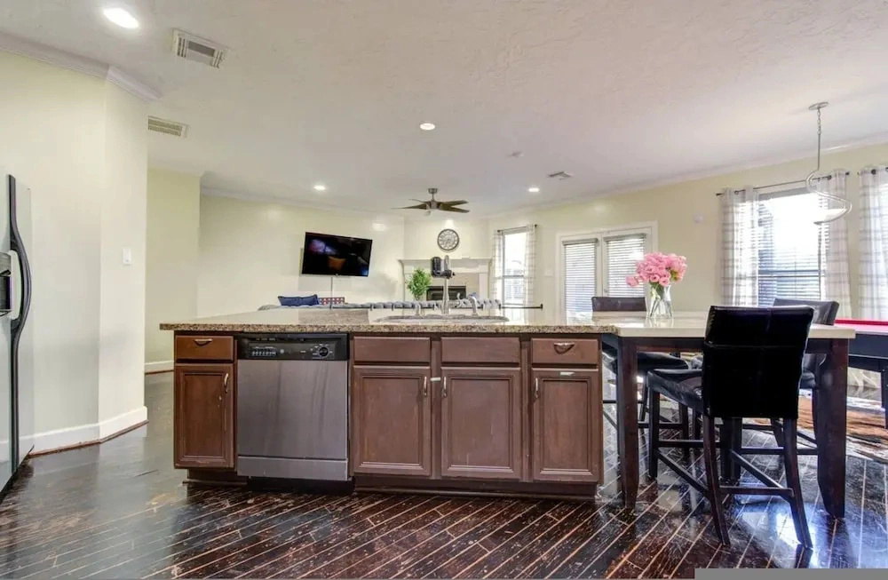 Family Houston Stay Near NRG MD Anderson