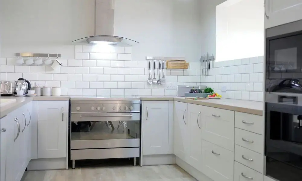 Villa Adina - Sleeps 7 - Pool - Parking - Garden