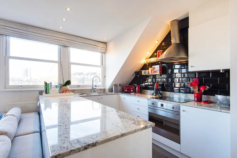 Balcony Apartment In Little Venice