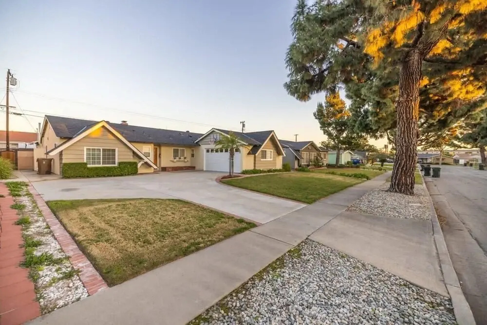 Marbella Lane - Charming 4BR Bungalo for Relaxing Retreat