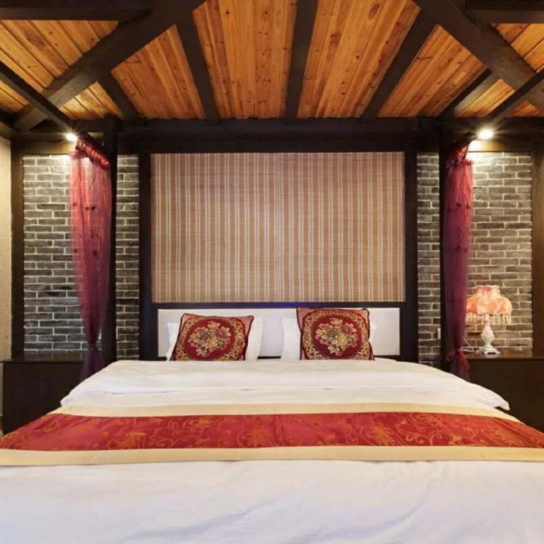 Fenghuang Nanmu Inn 1