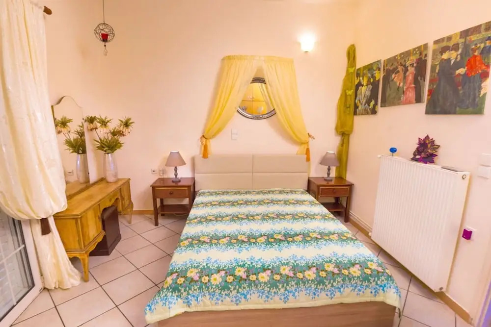 Kostas Apartment Very Near to Amoudara Beach