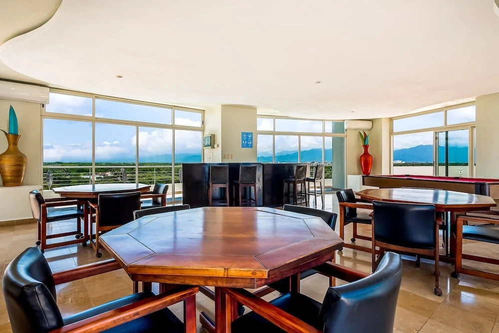 2nd-floor Condo With Private Balcony, On-site Pool & Billiards