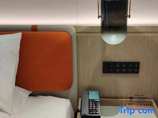 Yining  Riverside   Cloud  Hotel
