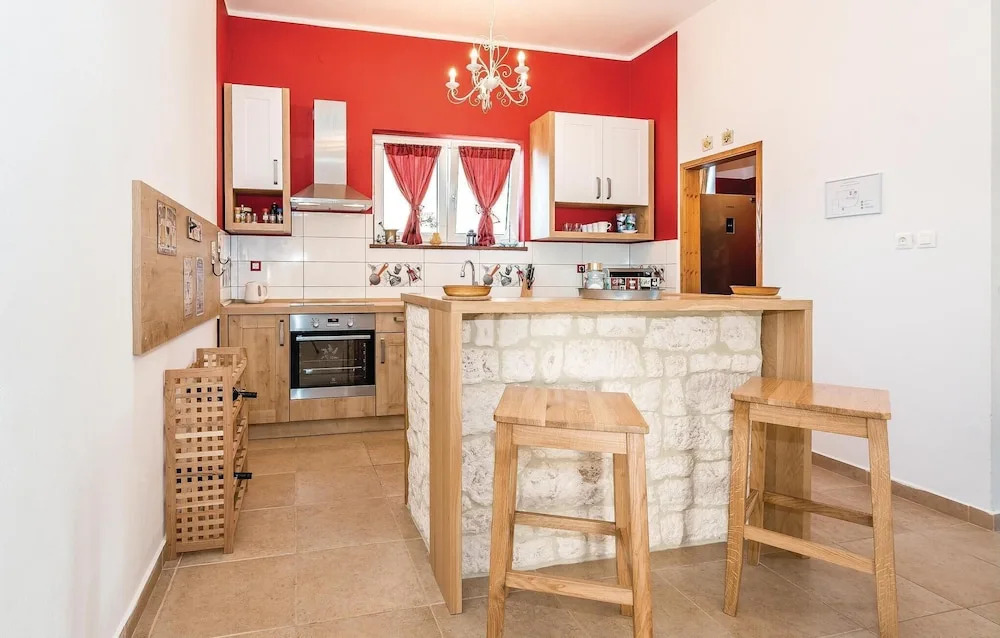 Stunning Home in Sibenik With Wifi and 5 Bedrooms