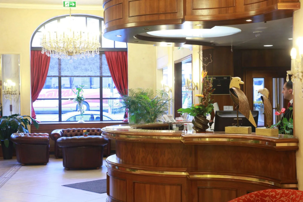 Hotel Monopol - Central Station