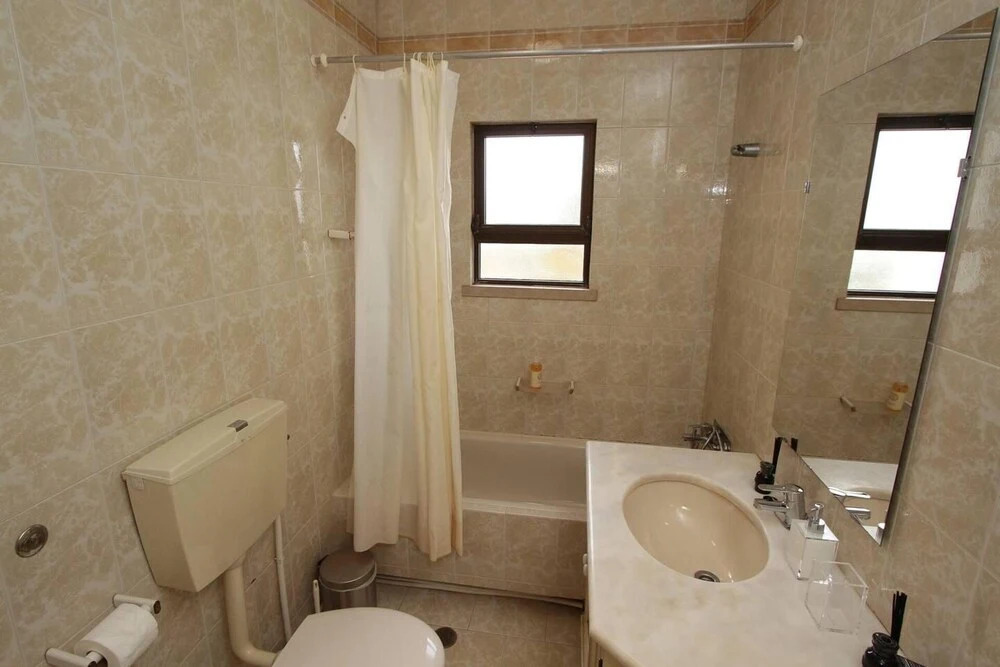 Beautiful Villa in Praia da Salema max 6 People