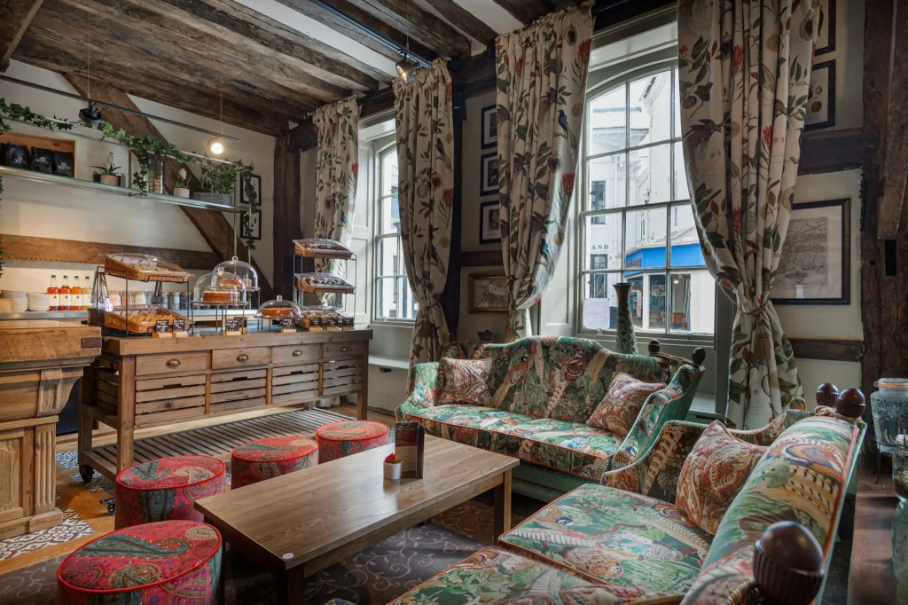 The White Horse Hotel, Romsey, Hampshire - The Coaching Inn Group