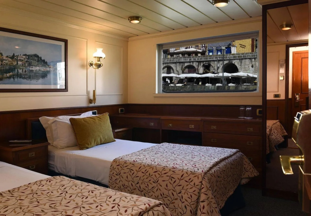 Invicta Ribeira Boat Hotel
