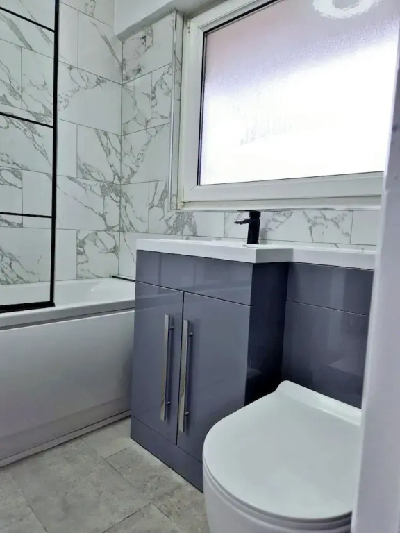 1 Bed Flat - Sleeps 2 - Parking - Wifi