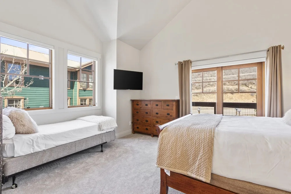 Town Pointe B205 3 Bedroom Condo by RedAwning