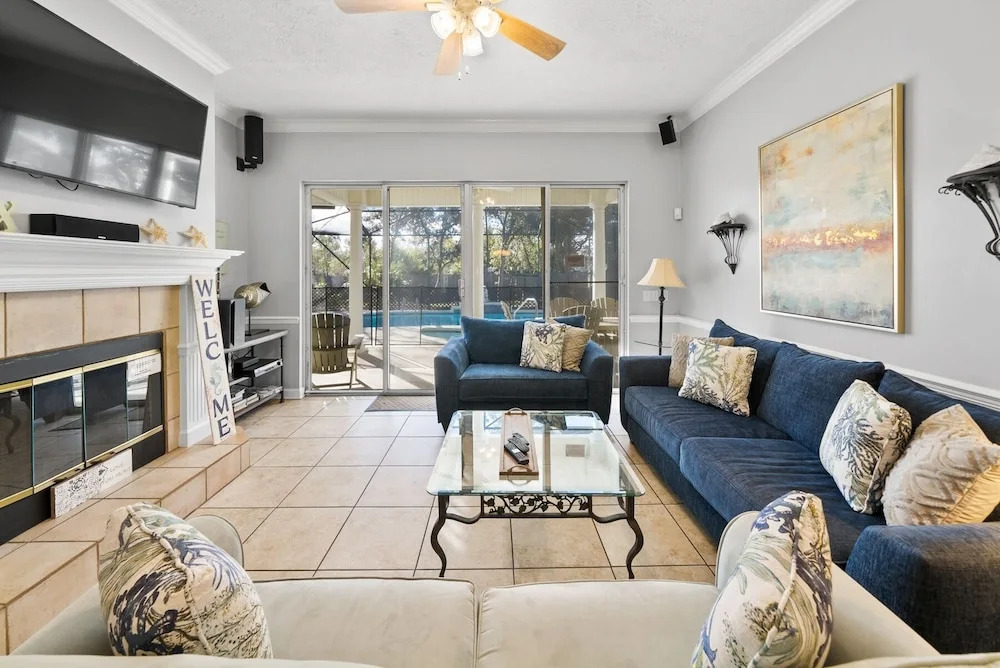 Sea-renity - 3 Br home by RedAwning