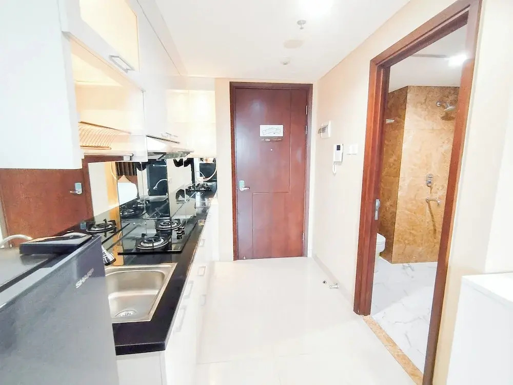 Stunning Studio with Strategic Location at Grand Sungkono Lagoon Apartment