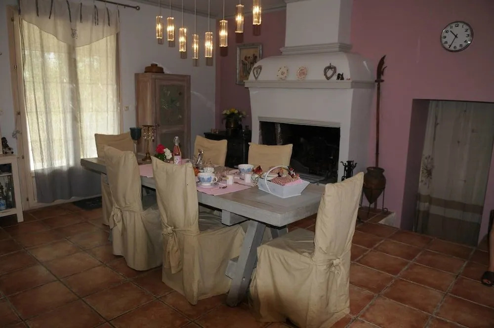Aux Roses de lEtang