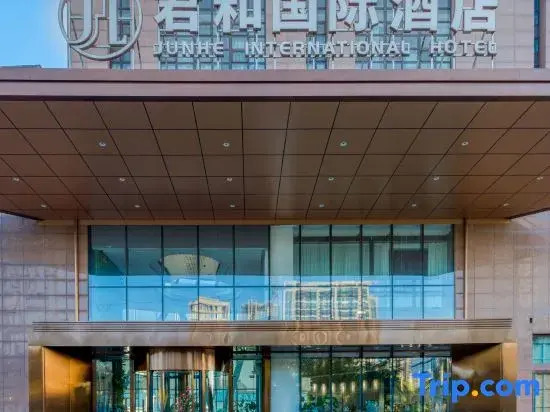 Jun He International Hotel