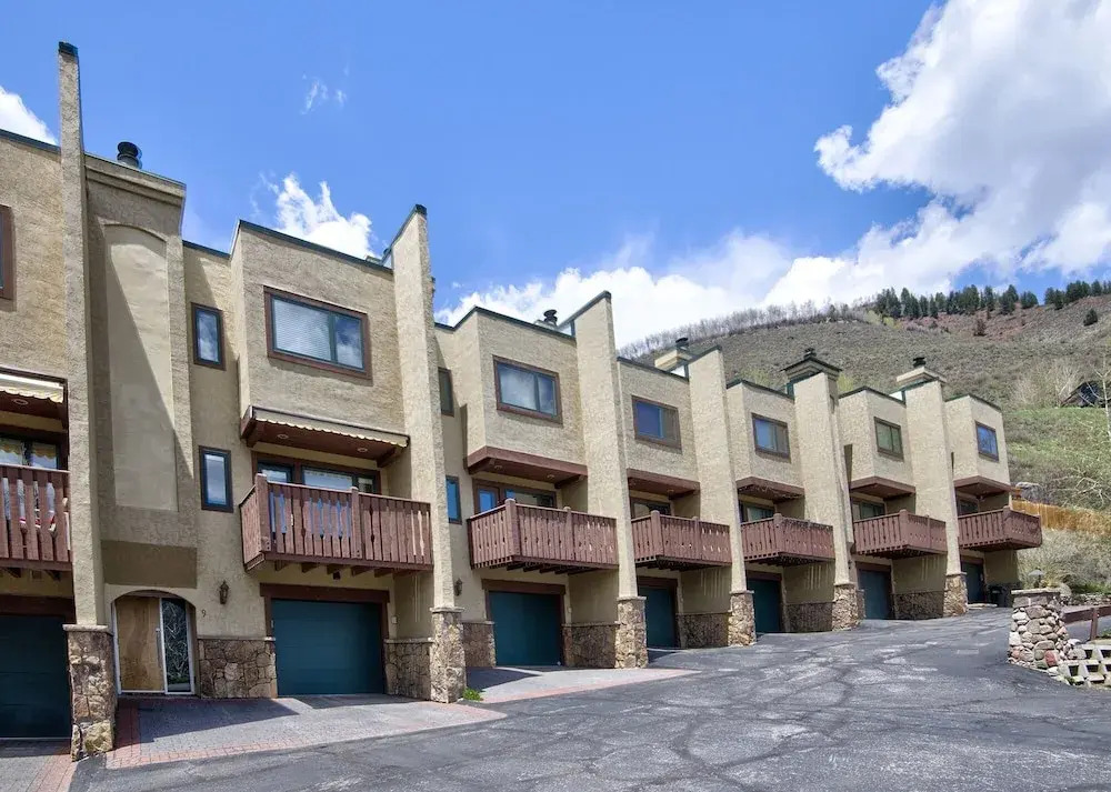 Eiger 9 3 Bedroom Condo by RedAwning