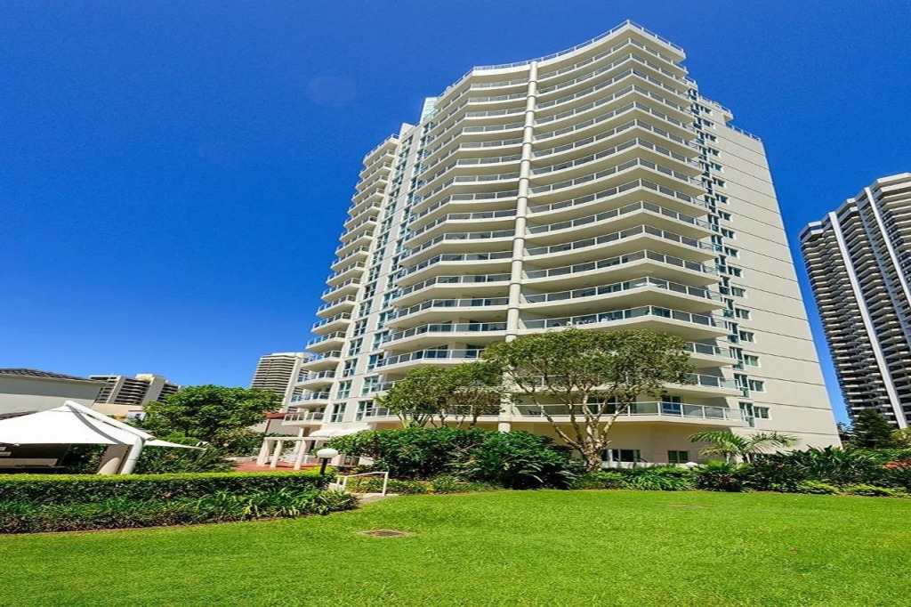 The Crest Apartments - Main Beach