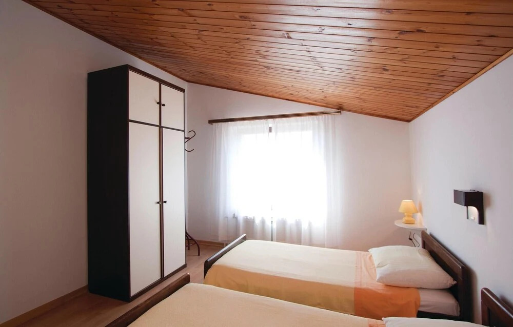 Stunning Home in Barban With Wifi and 2 Bedrooms