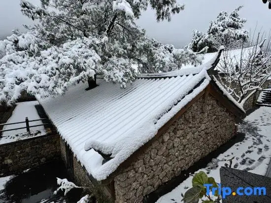 Xuema Yulong Hotel