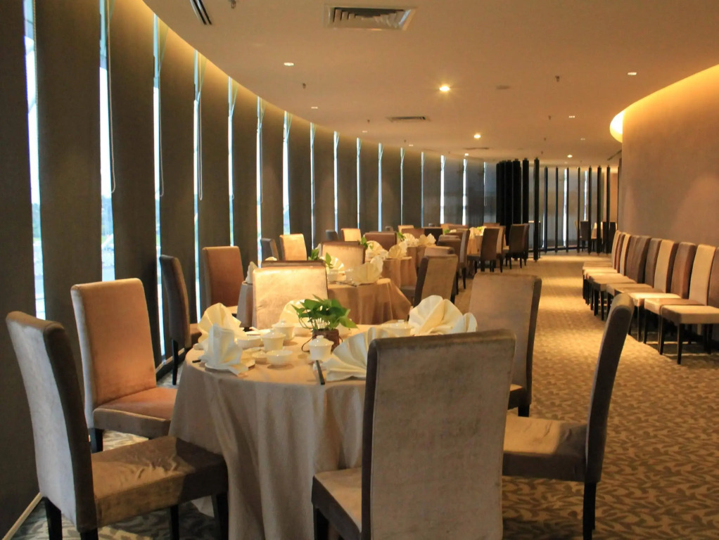 Grand Alora Hotel