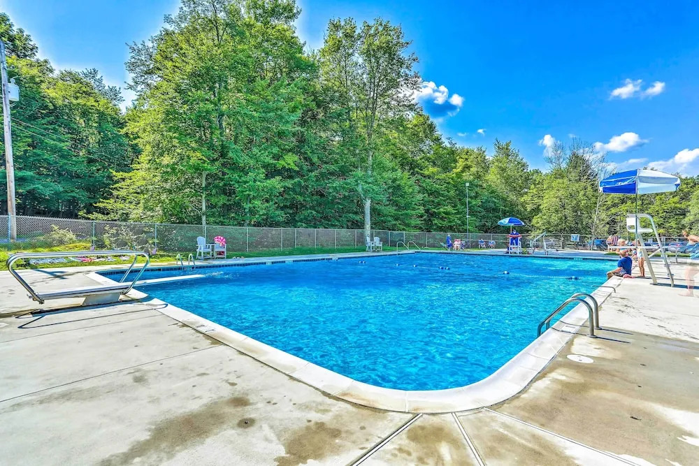Walk to Beach: Family-friendly Arrowhead Lake Home
