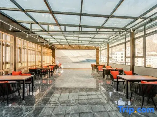 Jingju Puti Chanyi Hotel